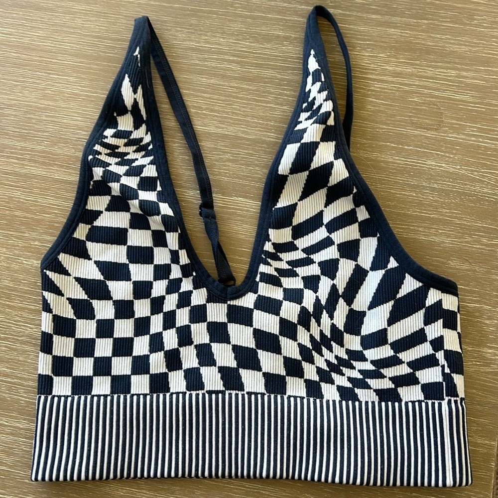 Garage Tank wavy checkerboard pattern